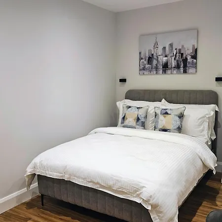 Taylors Apartment